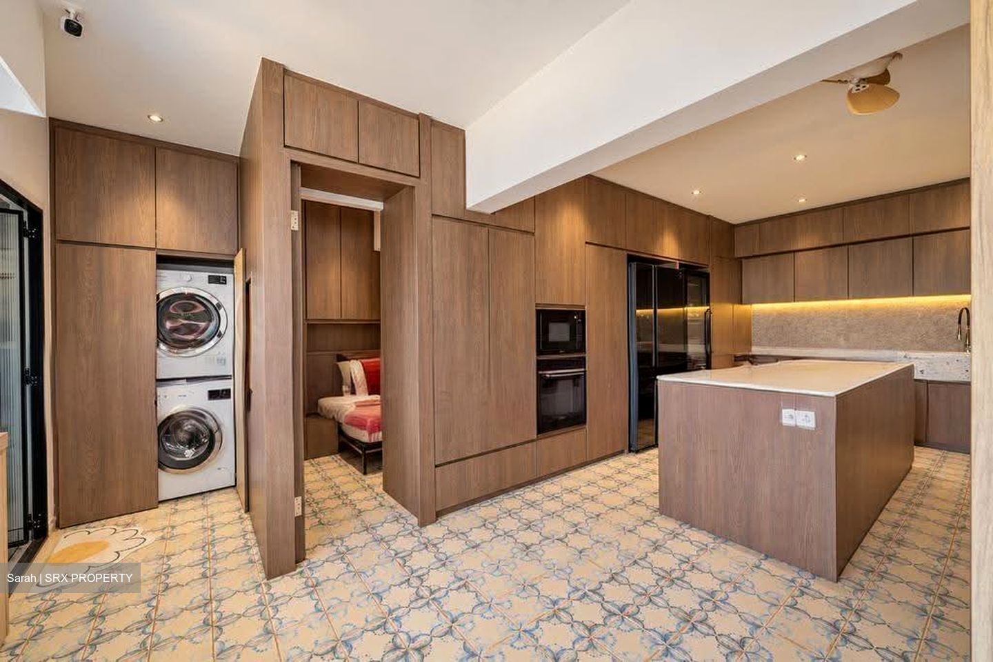 Townhouse Apartments (D9), Apartment #635076381